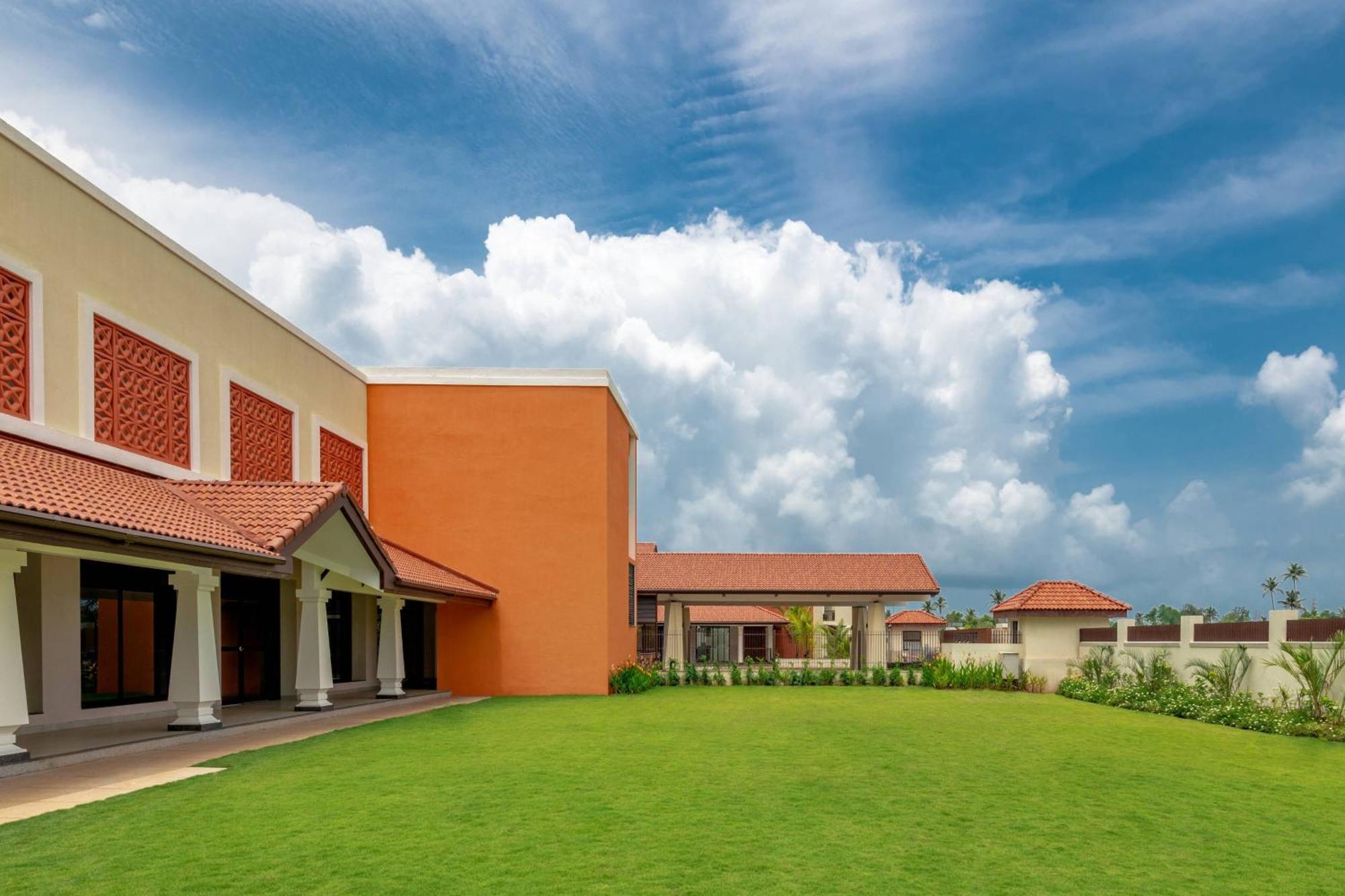 Fairfield By Marriott Goa Benaulim Hotel Buitenkant foto